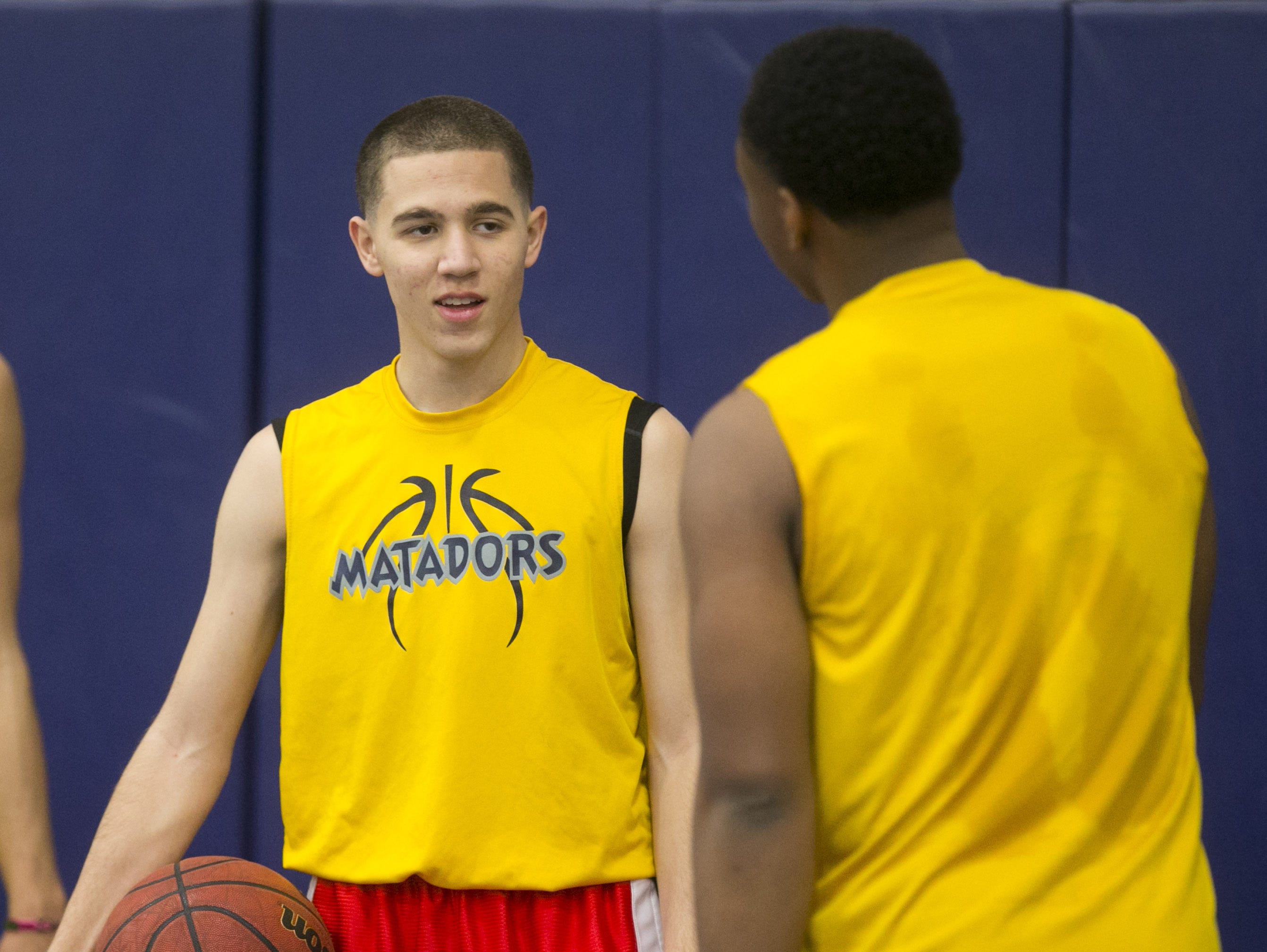 Phoenix Shadow Mountain point guard Michael Bibby, who missed most of his junior season because of a knee issue that finally has been corrected, is showing college recruiters that he can play major-college basketball.