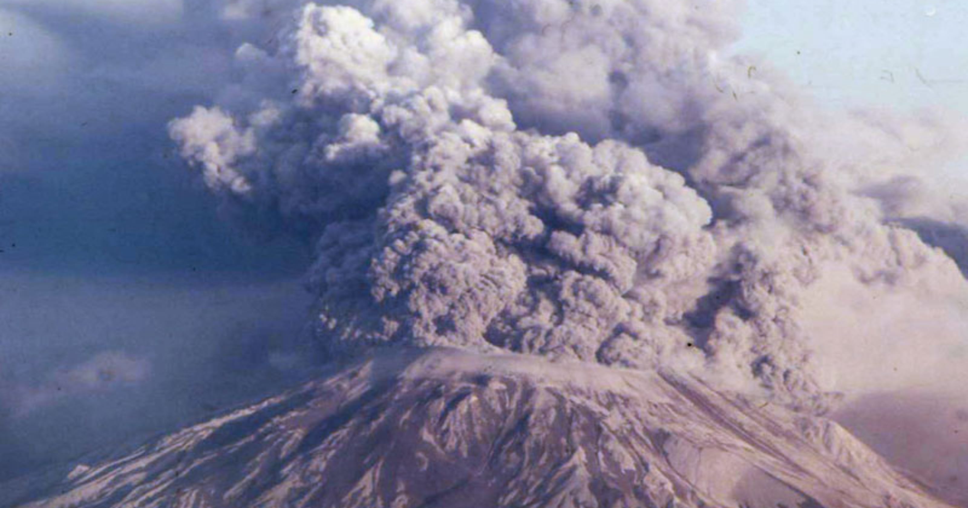 House size boulders when Mt St Helens erupted recalls pilot