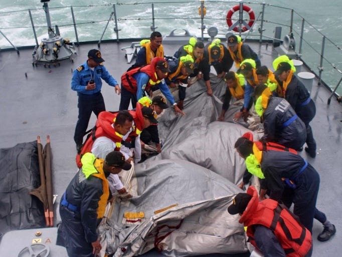 Royal Malaysian Navy search and rescue crews retrieve