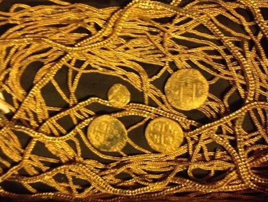 Florida family uncovers $300K in Spanish gold 1378218352000-gold