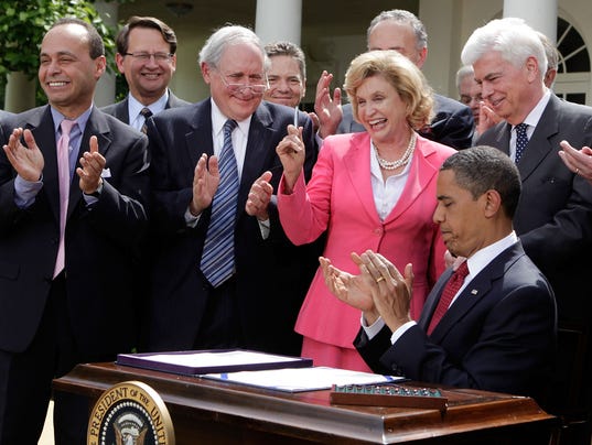 GTY OBAMA SIGNS CREDIT CARD ACCOUNTABILITY, RESPONSIBILITY, AND DISCLOSURE ACT A GOV USA DC