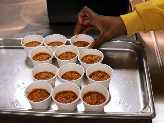 MUR NEWS SchoolLunch 05.jpg