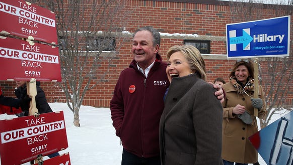 Hillary Clinton poses for a picture with Frank Fiorina,