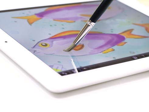 Fingers are often too fat for fine line creation and a regular stylus can create drag. The Sensu brush prevents these problems.