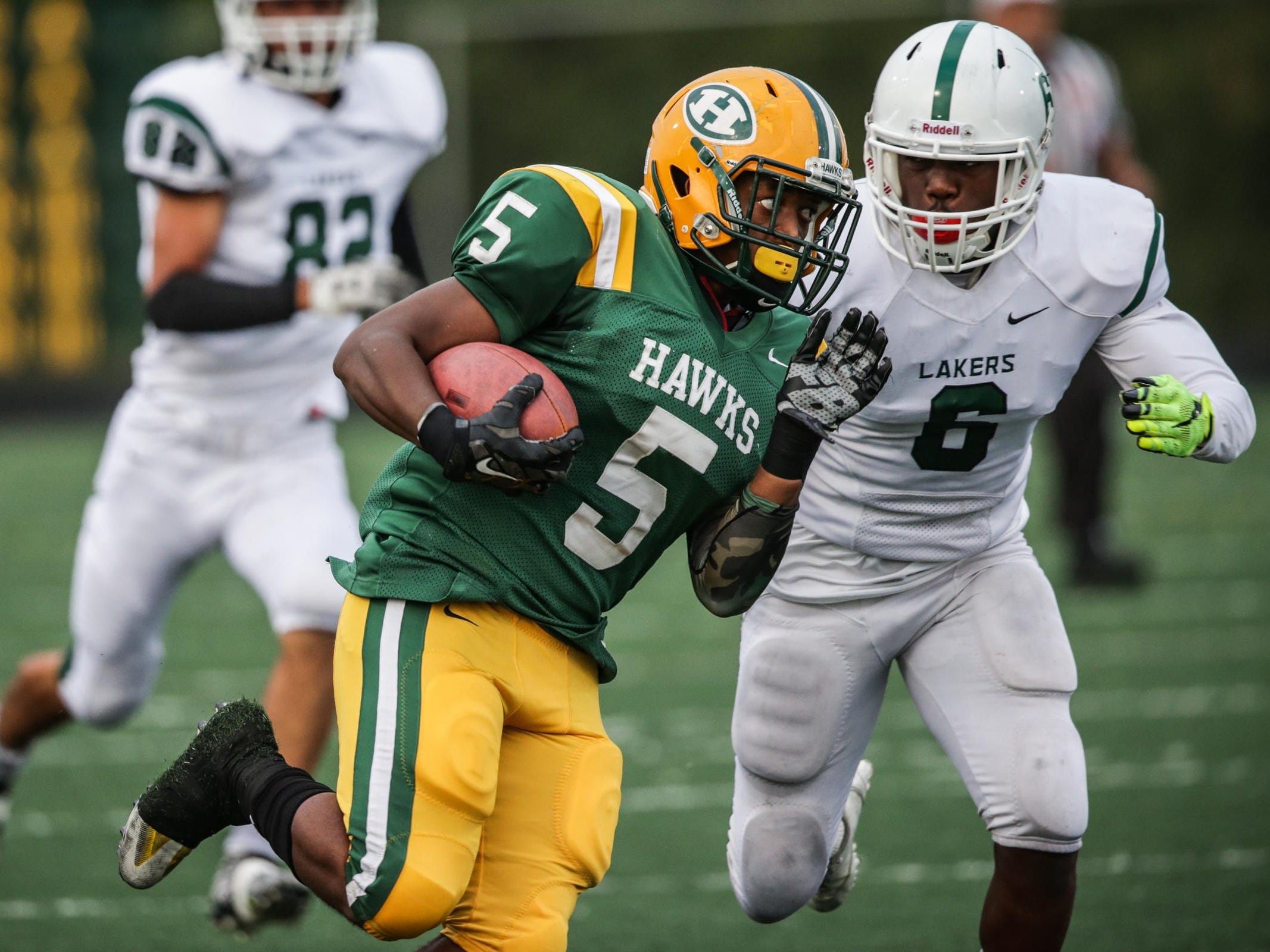 Farmington Hills Harrison’s Guam Lee Jr. runs the ball during the win over West Bloomfield on Friday in Farmington Hills.
