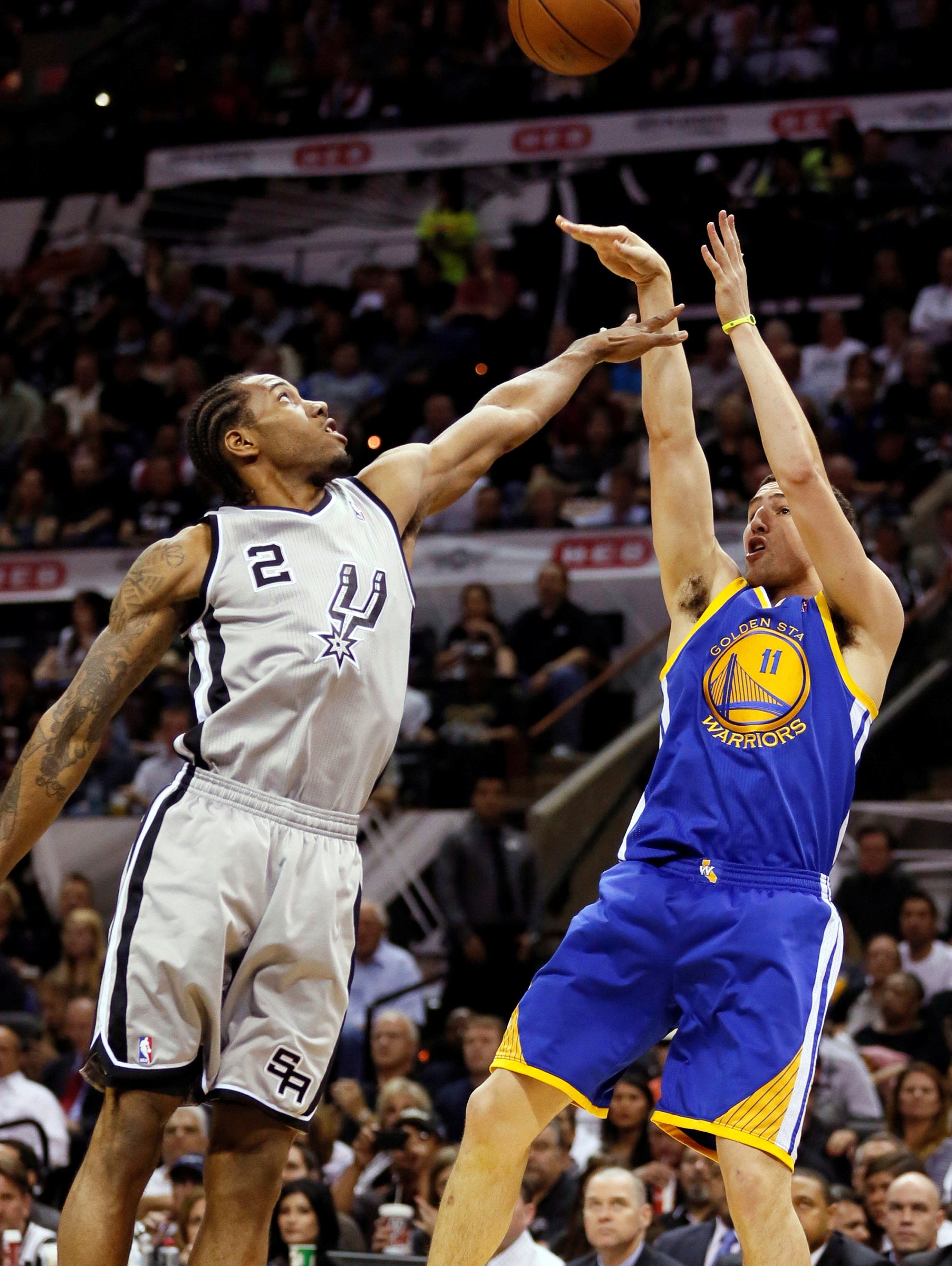 Klay Thompson, Warriors hold lead vs. Spurs in Game 2