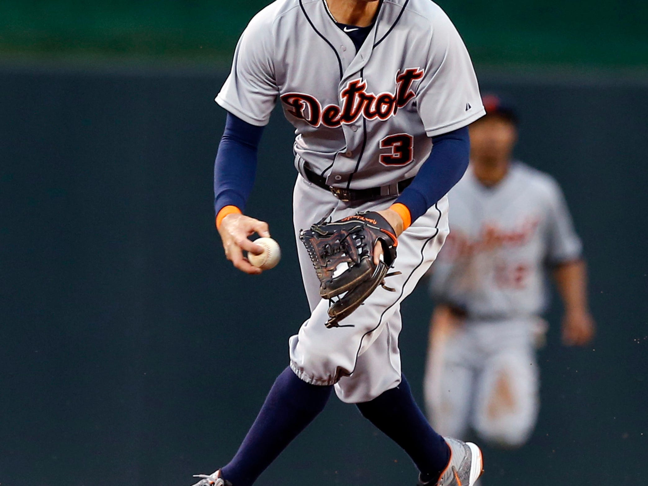 Detroit Tigers second baseman Ian Kinsler fields a grounder by Minnesota Twins’ Torii Hunter before throwing him out in the third inning of a baseball game, Tuesday, April 28, 2015, in Minneapolis. (AP Photo/Jim Mone)