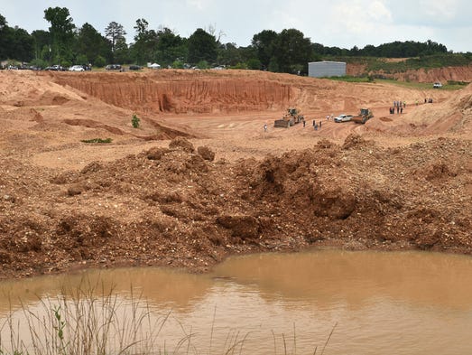 Workers were buried in a landslide in Copiah County