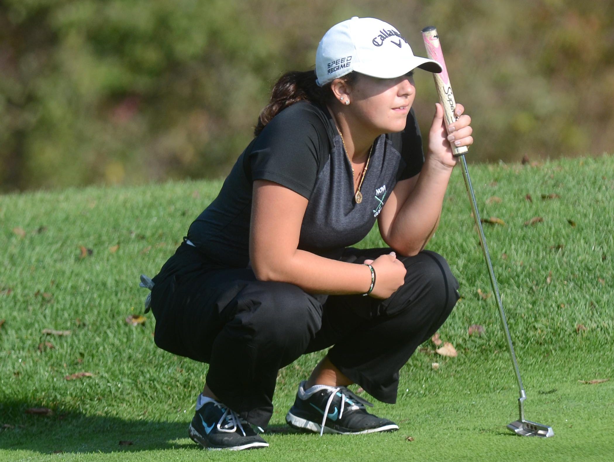Novi’s Alexa Hatz, who was runner-up at the regional with a 73, lines up a putt at Hartland Glen.