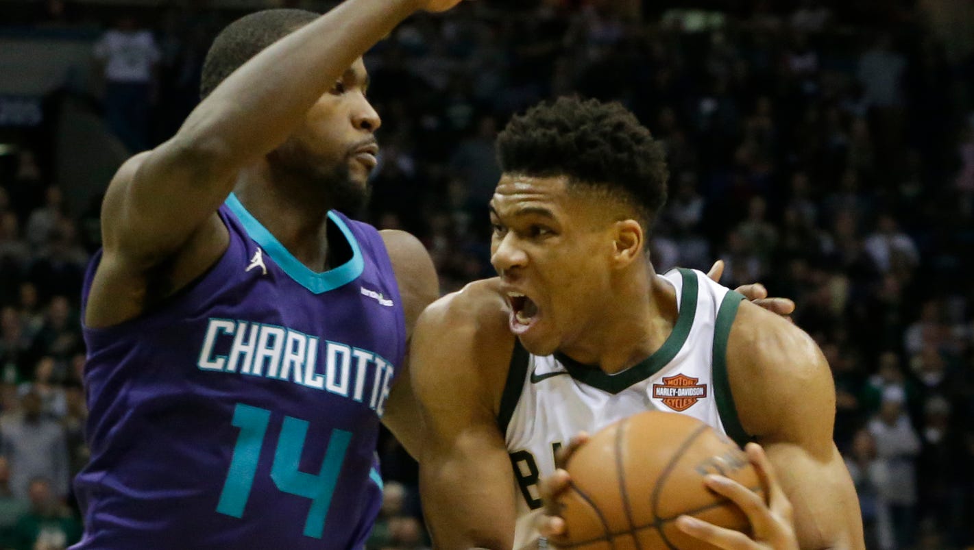 Giannis Antetokounmpo out vs. Hornets with right knee soreness