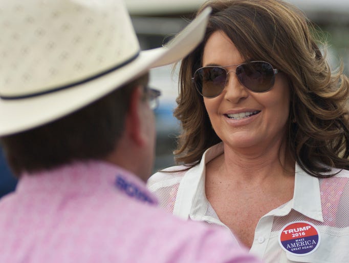 Sarah Palin chats with a performer Sunday at the 88th