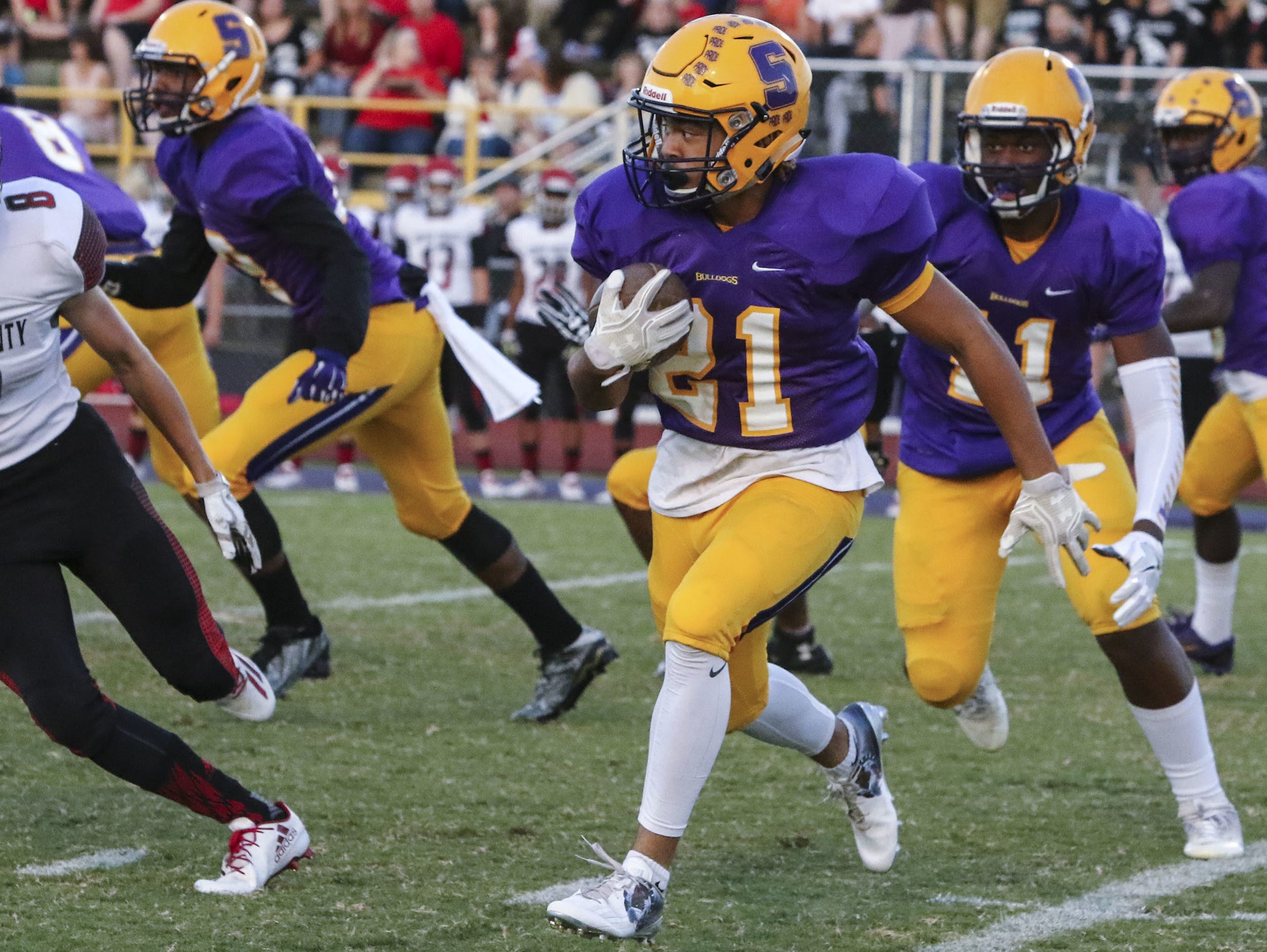 The fifth-ranked Bulldogs have won their first three games in impressive fashion, outscoring its last two opponents by a combined margin of 121-30. In last Friday’s 56-10 win over visiting Coffee County, Smyrna piled up 535 total yards while limiting Raider standout Alontae Taylor to 59 yards on 17 carries, after Taylor rushed for 583 yards over the team’s first two games. Smyrna will get tested by the top-ranked team in Class 5A – Independence – on Friday.