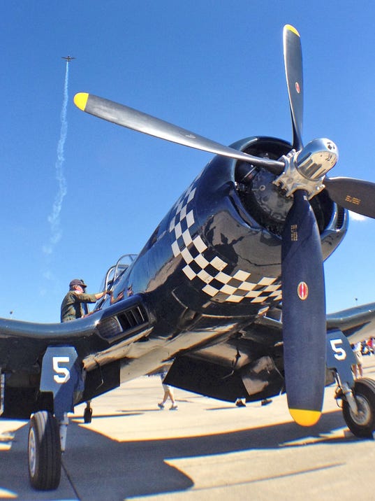 http://www.indystar.com/story/news/2014/05/29/two-substitutes-fill-indy-air-show/9726983/