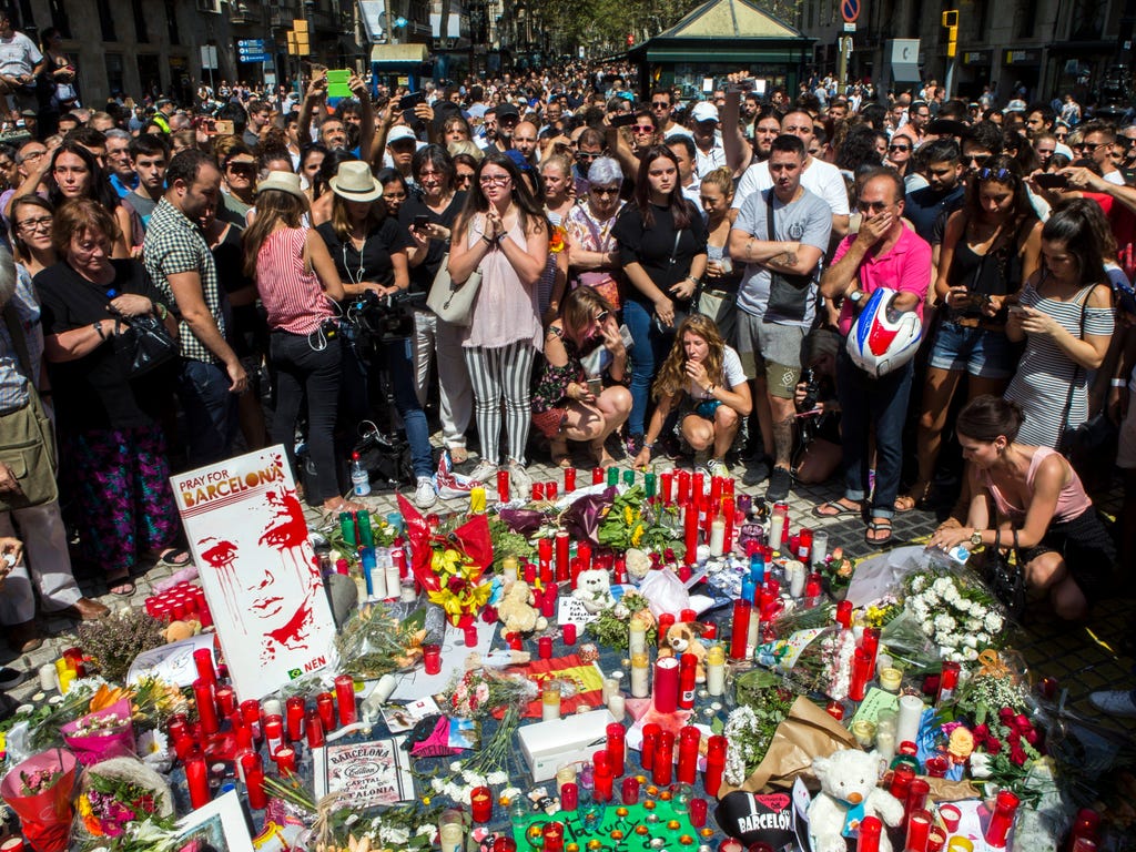 People pay tribute to victims at the site of a deadly van attack in Barcelona on  Aug. 18, 2017. According to media reports, at least 14 people have died and 130 were injured when a van crashed into pedestrians in Las Ramblas in an incident which Spa