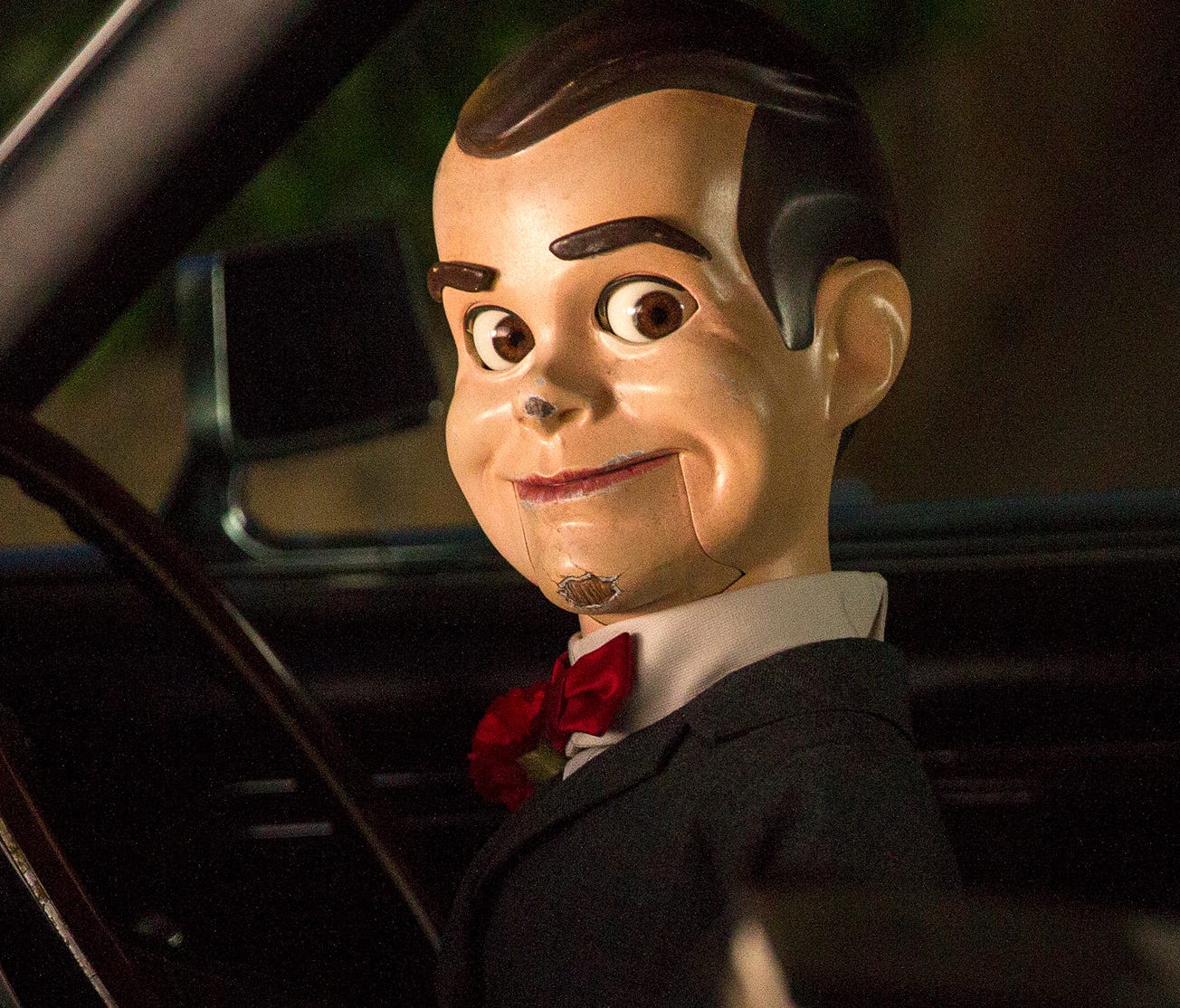 Exclusive Slappy scares in 'Goosebumps' alternate opening
