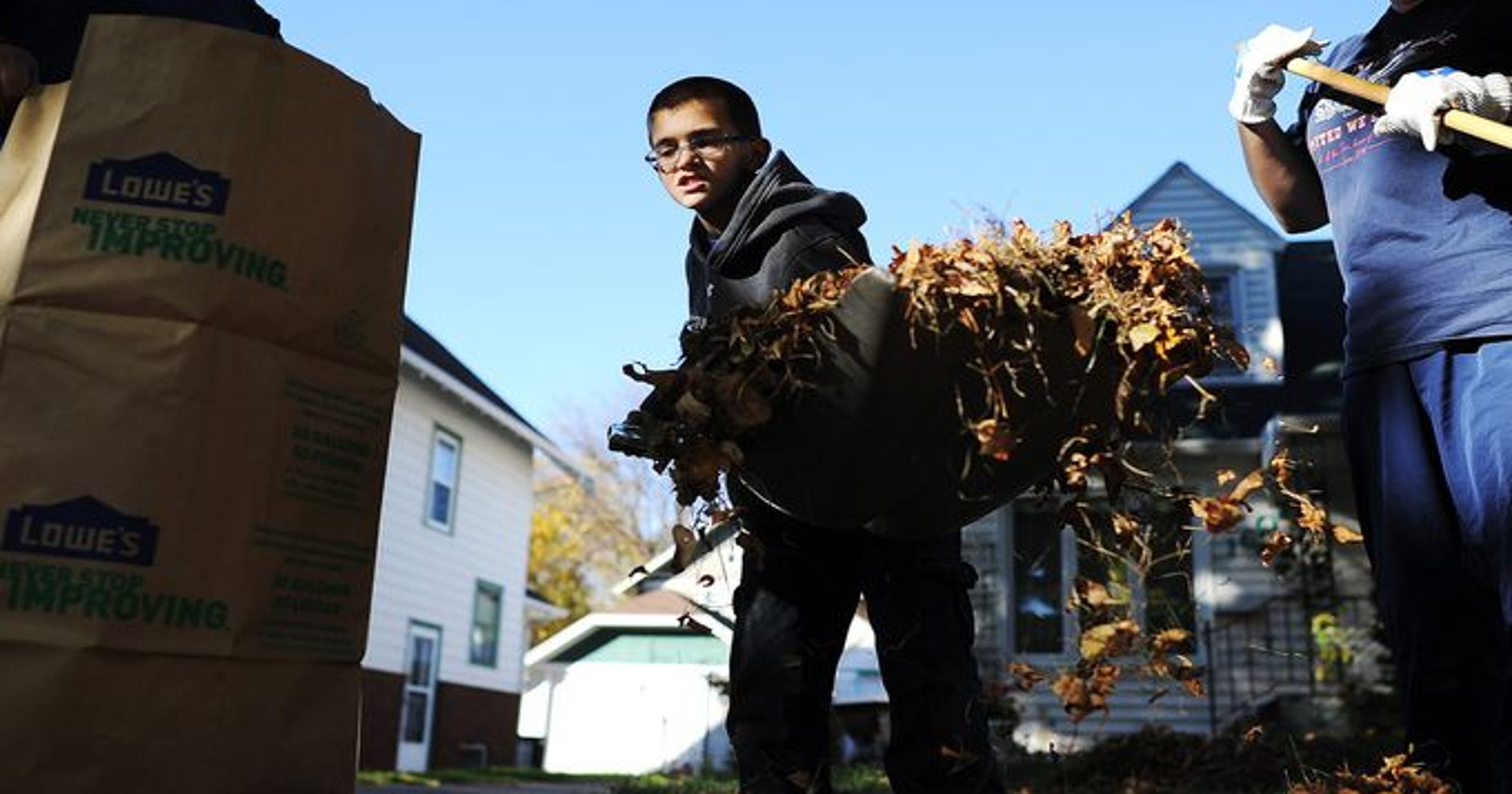 Sioux Falls stopped charging people to drop off leaves, and it paid off