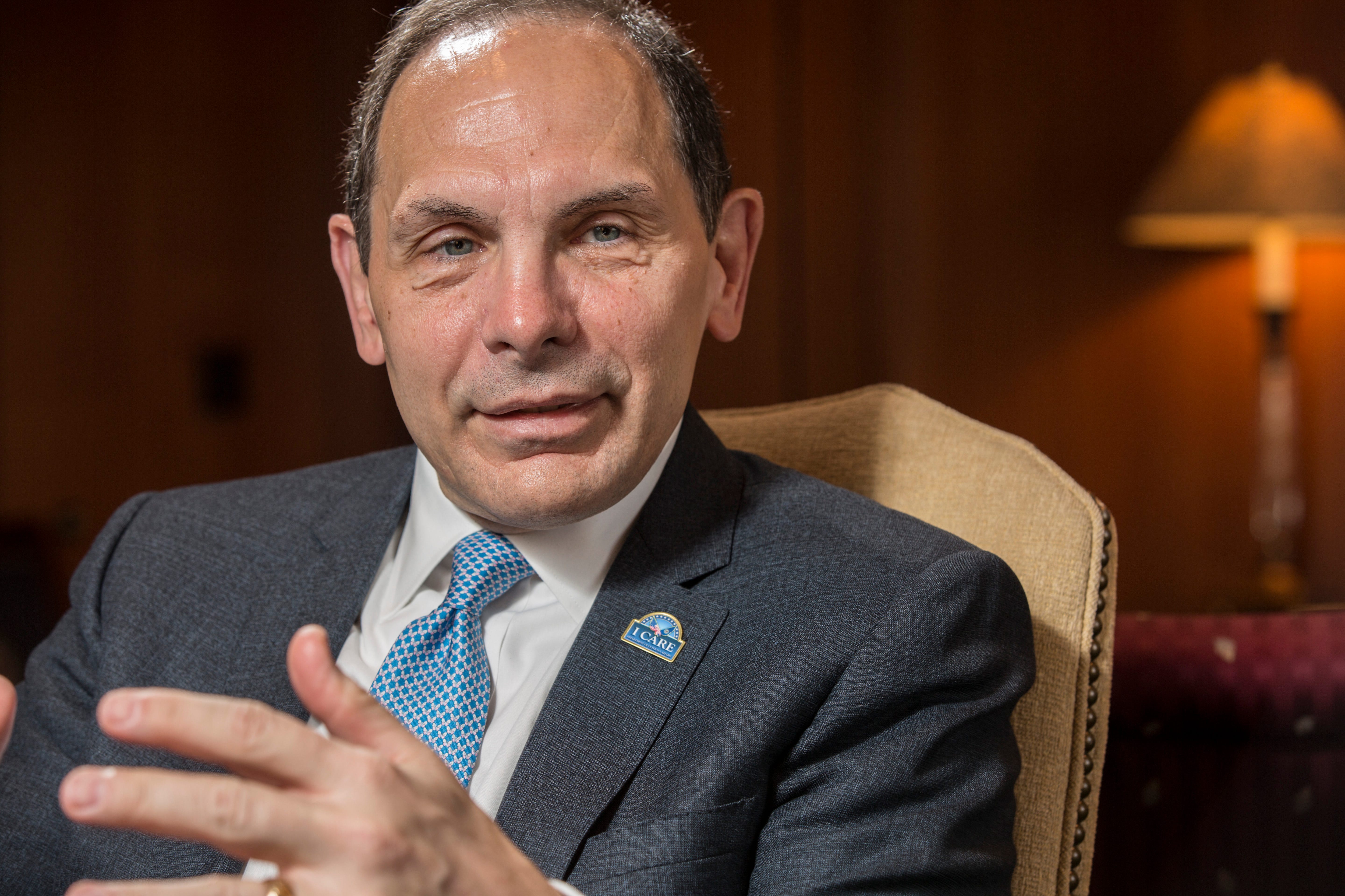 VA Secretary Robert McDonald admits false special forces claim