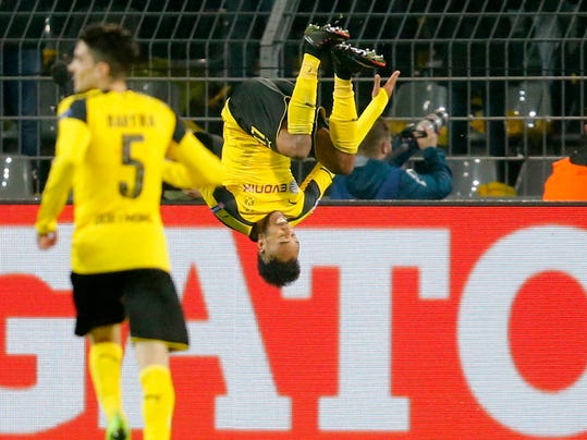 Dortmund's Pierre-Emerick Aubameyang celebrates after scoring his side's fourth goal during the Champions League round of 16, second leg, soccer match between Borussia Dortmund and Benfica in Dortmund, Germany, Wednesday, March 8, 2017. (AP Photo/Michael Probst)