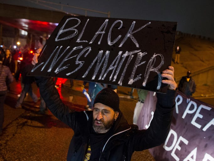 11/23/14 9:47:42 PM -- St. Louis, MO, U.S.A  --Protesters