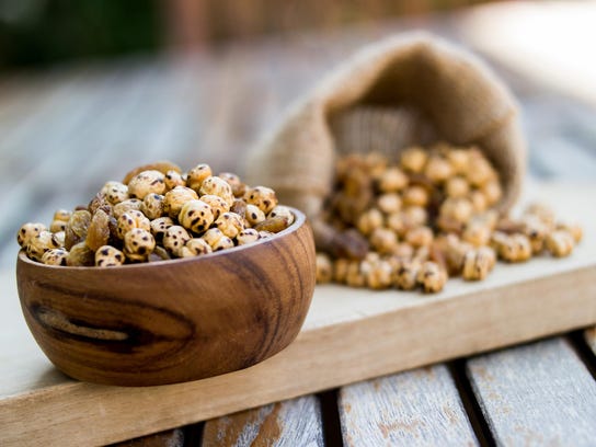 Roasted chickpea and raisins.