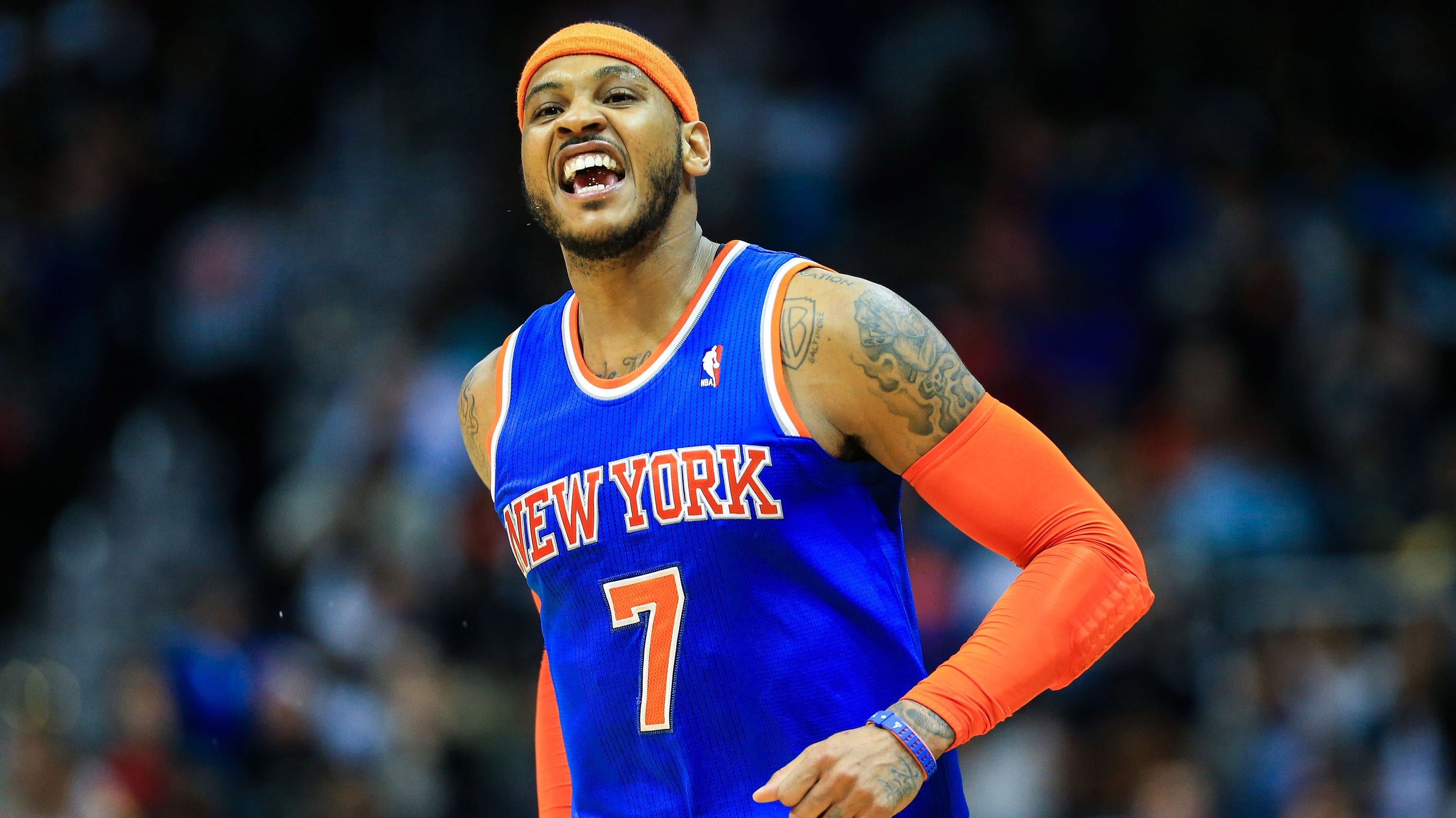 Carmelo Anthony to stay with Knicks on 5-year contract