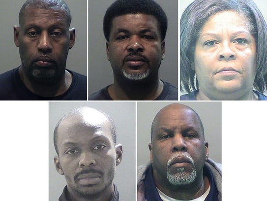 Detroit casino dealer, 6 gamblers charged with cheating