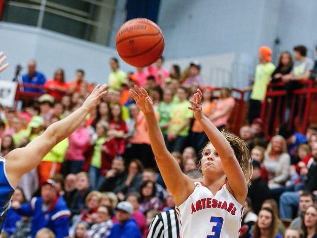 Merideth Deckard hit seven 3-pointers in leading Martinsville to a sectional title win over Franklin Central.