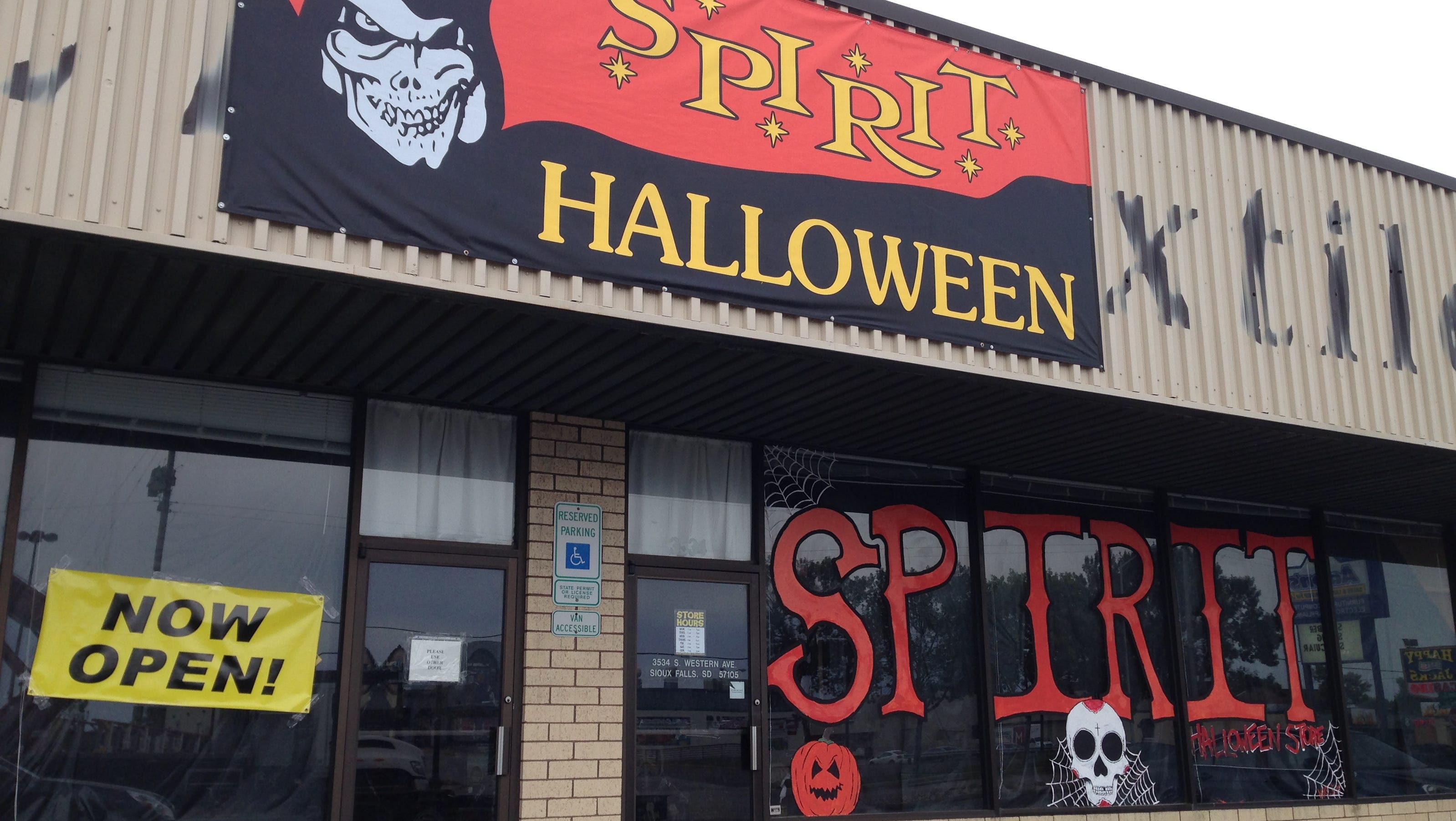 Halloween Stores 2024 Emmye Iseabal