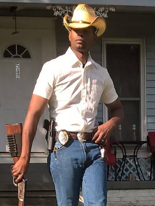 Mississippi Small town police chief is pretty badazz. Page 1