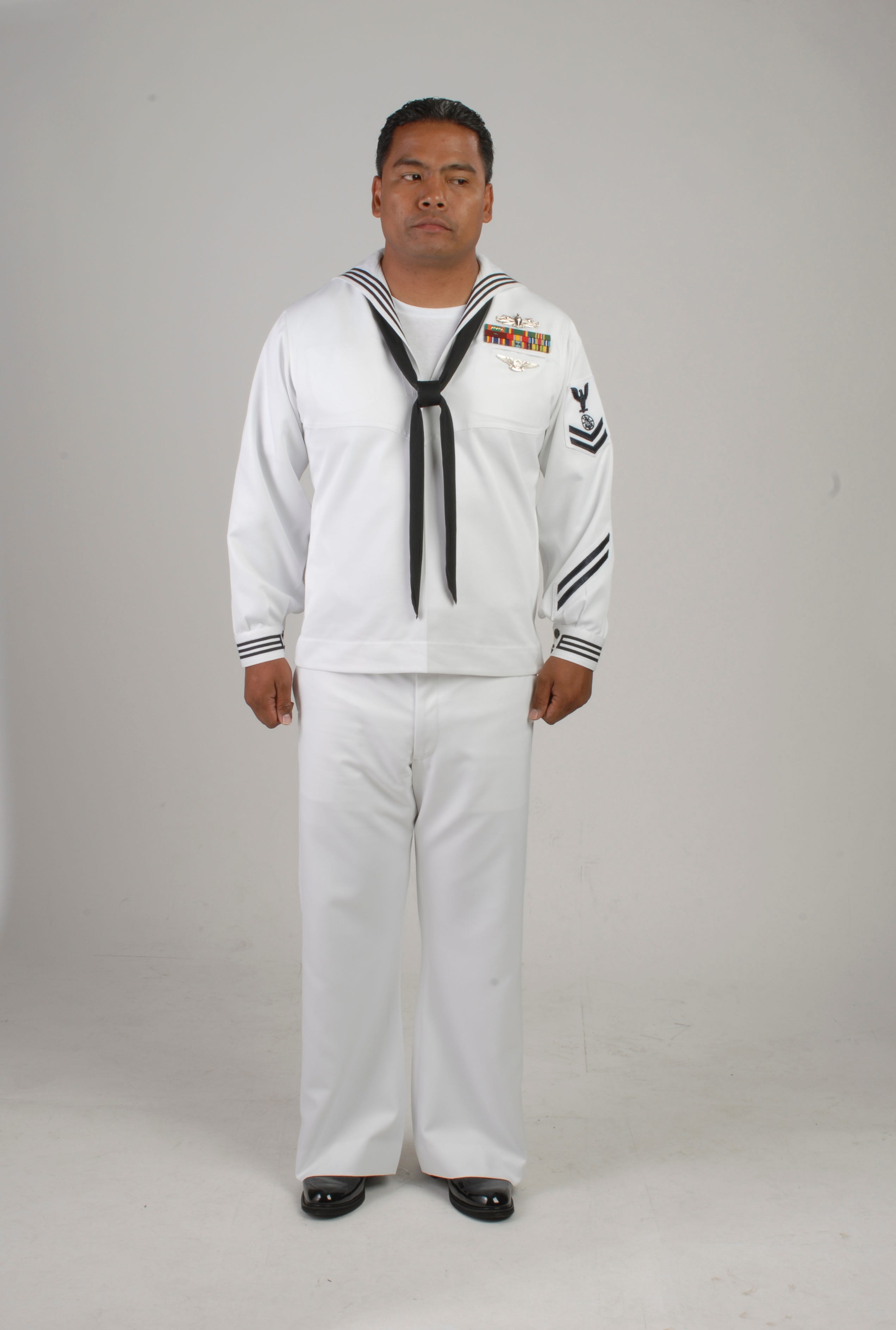 proper-wear-of-the-male-usn-enlisted-dress-blue-jumper-uniform-for-e-1