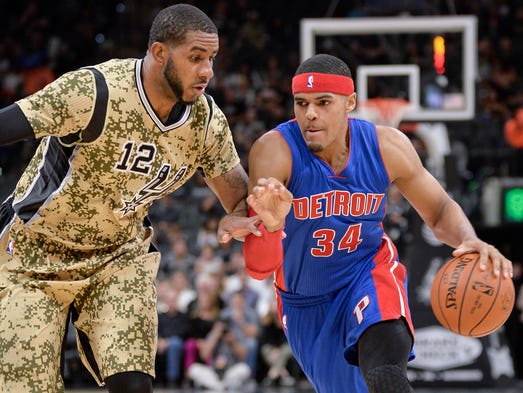 Struggles on the road continue as Pistons lose to Spurs, 96-86 636145000169111573-AP-Pistons-Spurs-Basketball-1-