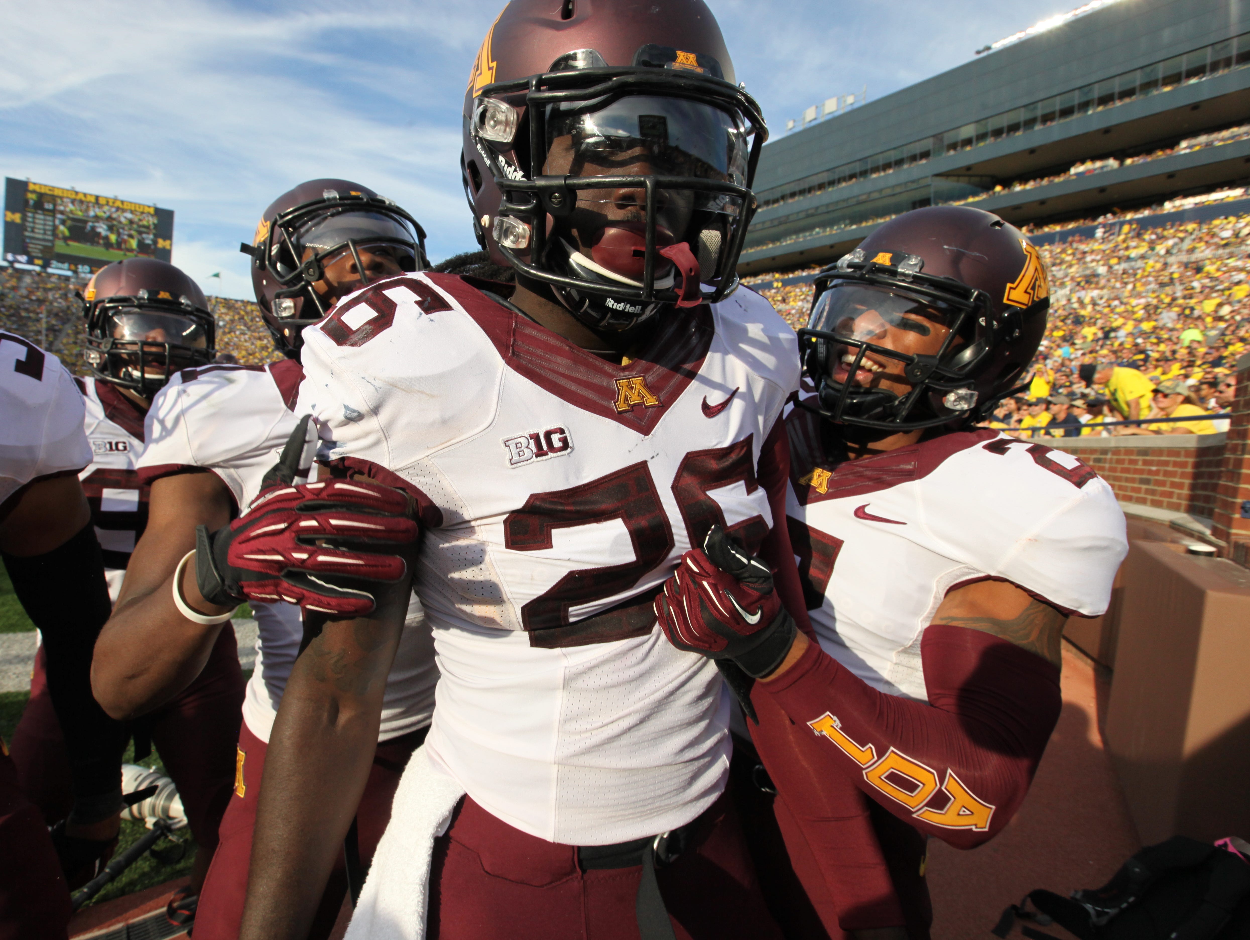 There’s no missing De’Vondre Campbell at the EastWest Shrine Game