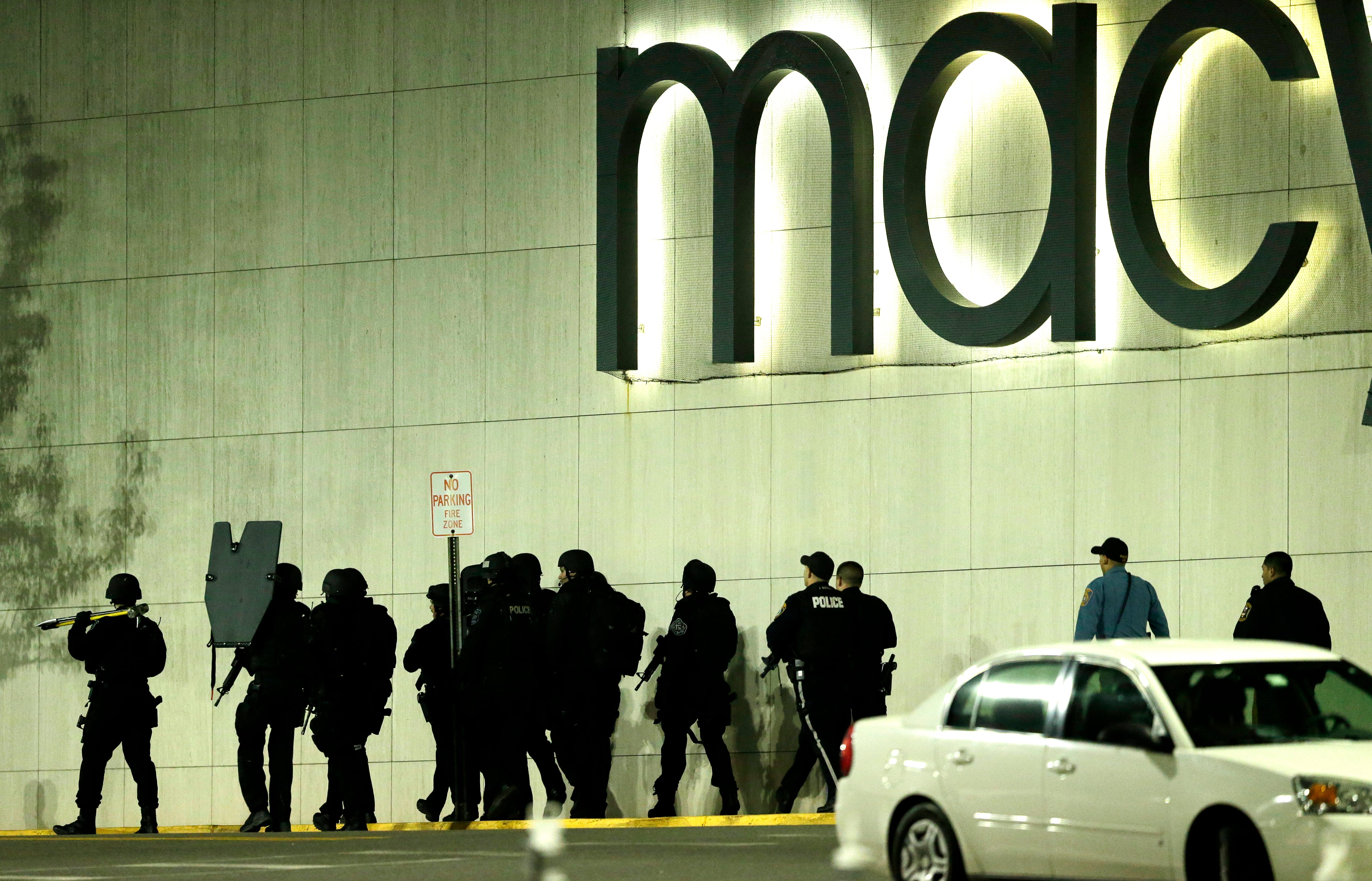 Suspected N.J. mall gunman found dead