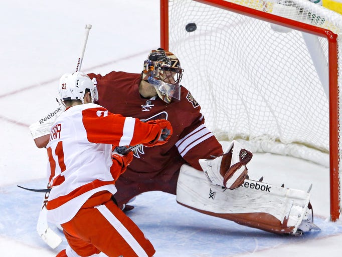 Red Wings tie for 1st place in East with 3-1 win vs. Coyotes 635589465861718055-PNI-coyotes-main-0207--Saturday-15