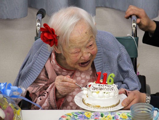 Yes, 5 people born in the 1800s are still with us