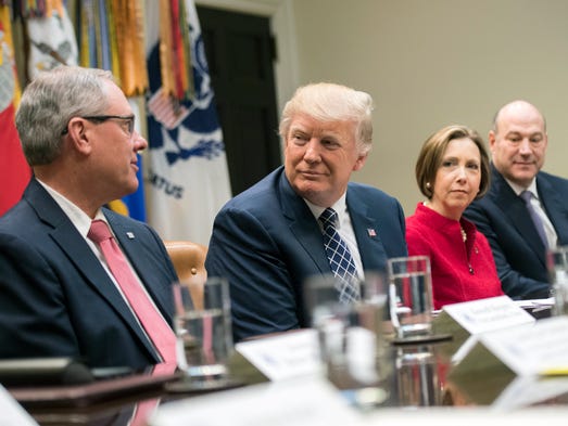 Trump holds a National Economic Council listening session
