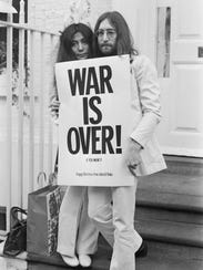 John Lennon and Yoko Ono campaign for peace in London,