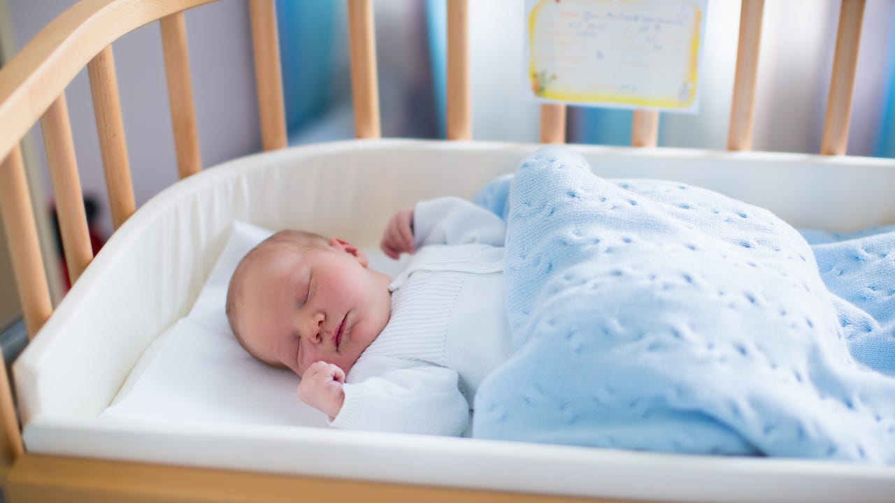 Study Parents still put babies in risky sleep environments