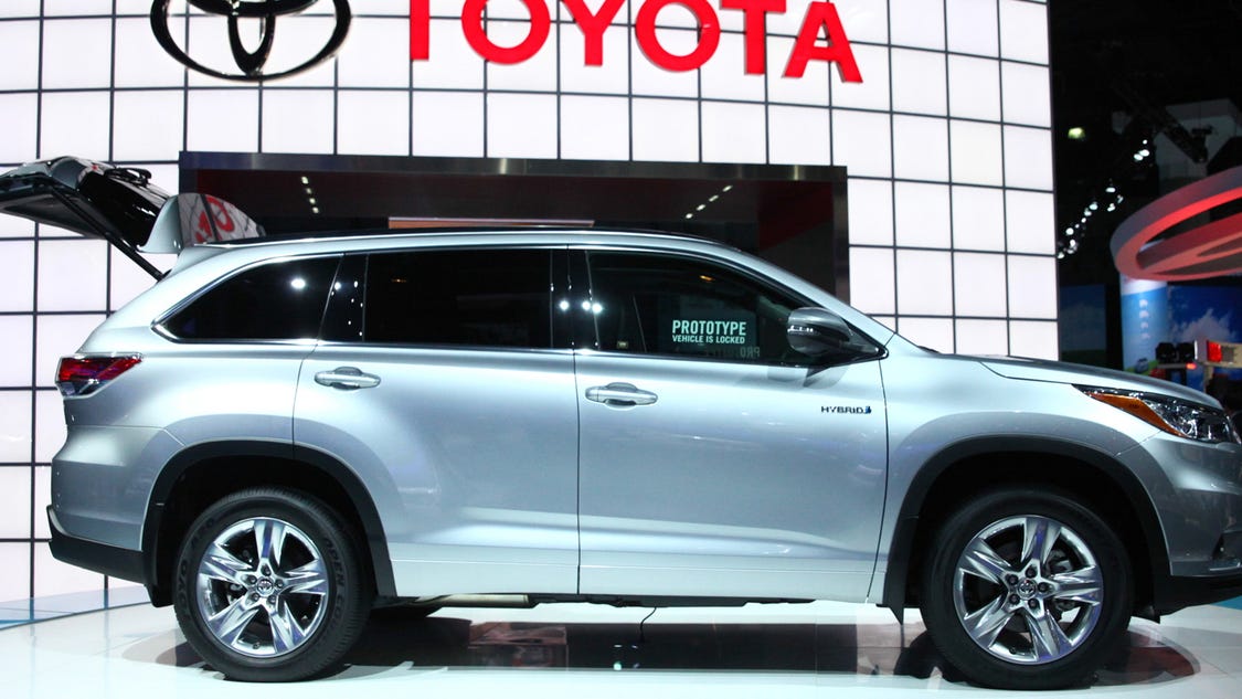 Toyota prices Highlander SUV under $30,000