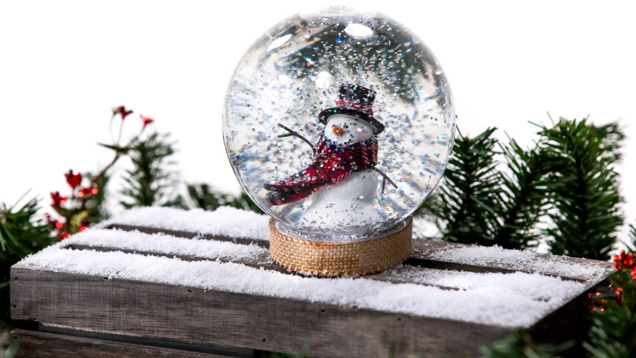 Making your outlet own snow globe
