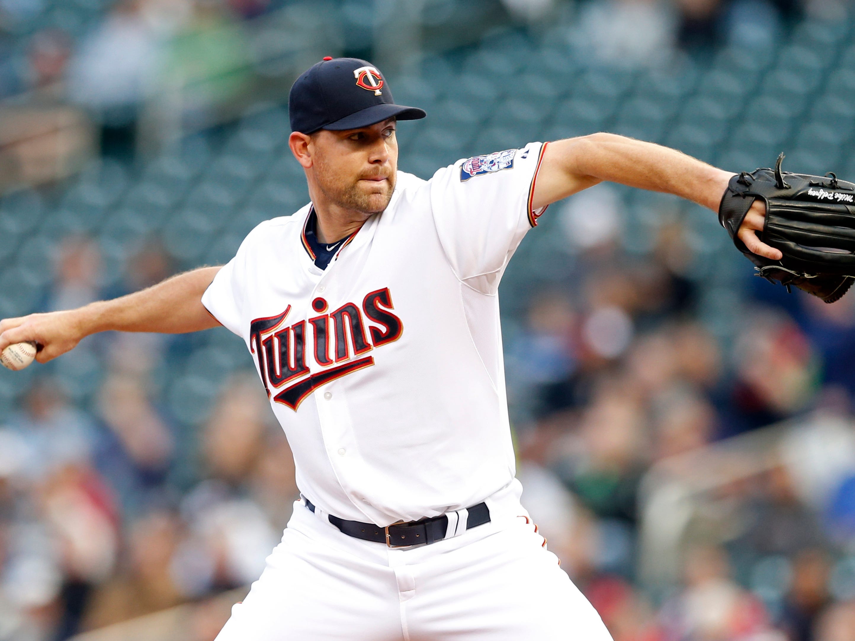 Minnesota Twins pitcher Mike Pelfrey throws against the Detroit Tigers in the first inning of a baseball game, Tuesday, April 28, 2015, in Minneapolis. (AP Photo/Jim Mone)