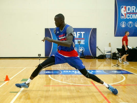 Should the Celtics look at Thon Maker? - Page 7 636005608143413474-AP-Draft-Combine-Basketball-