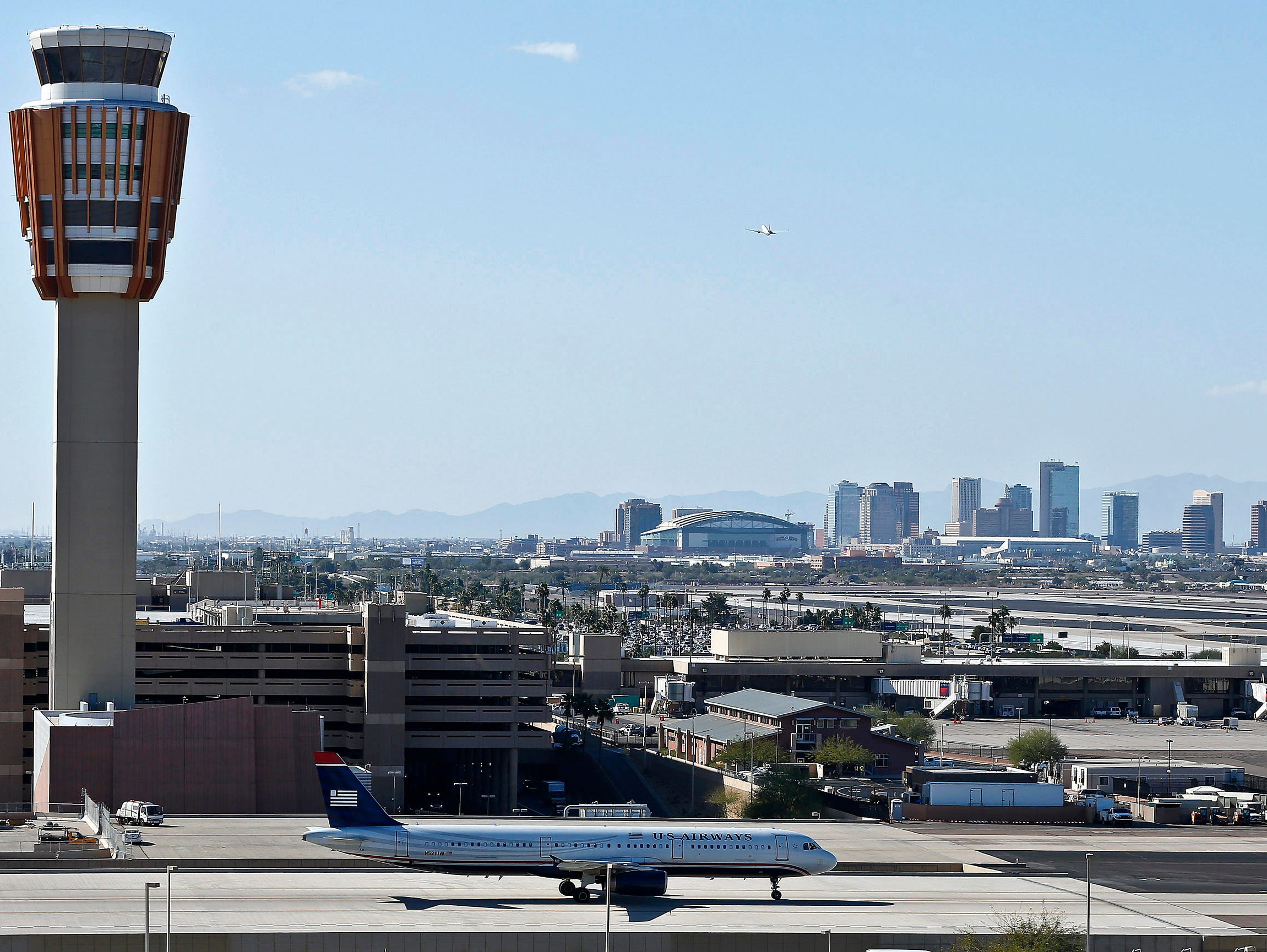 An unprecedented slate of big-time sporting events, culminating in Super Bowl XLIX, will likely shatter passenger records at  Phoenix Sky Harbor airport.