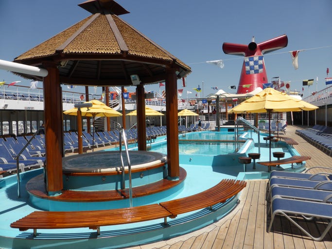 La croisiere, les navire...d'Hier 1404226588000-020-carnivalimaginationlidodeck