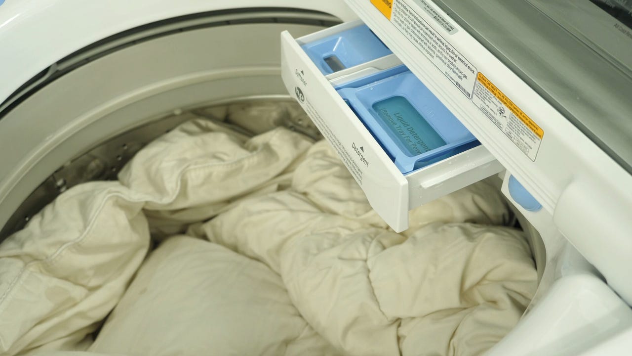 Your Comforter Is Gross Here S How To Wash It