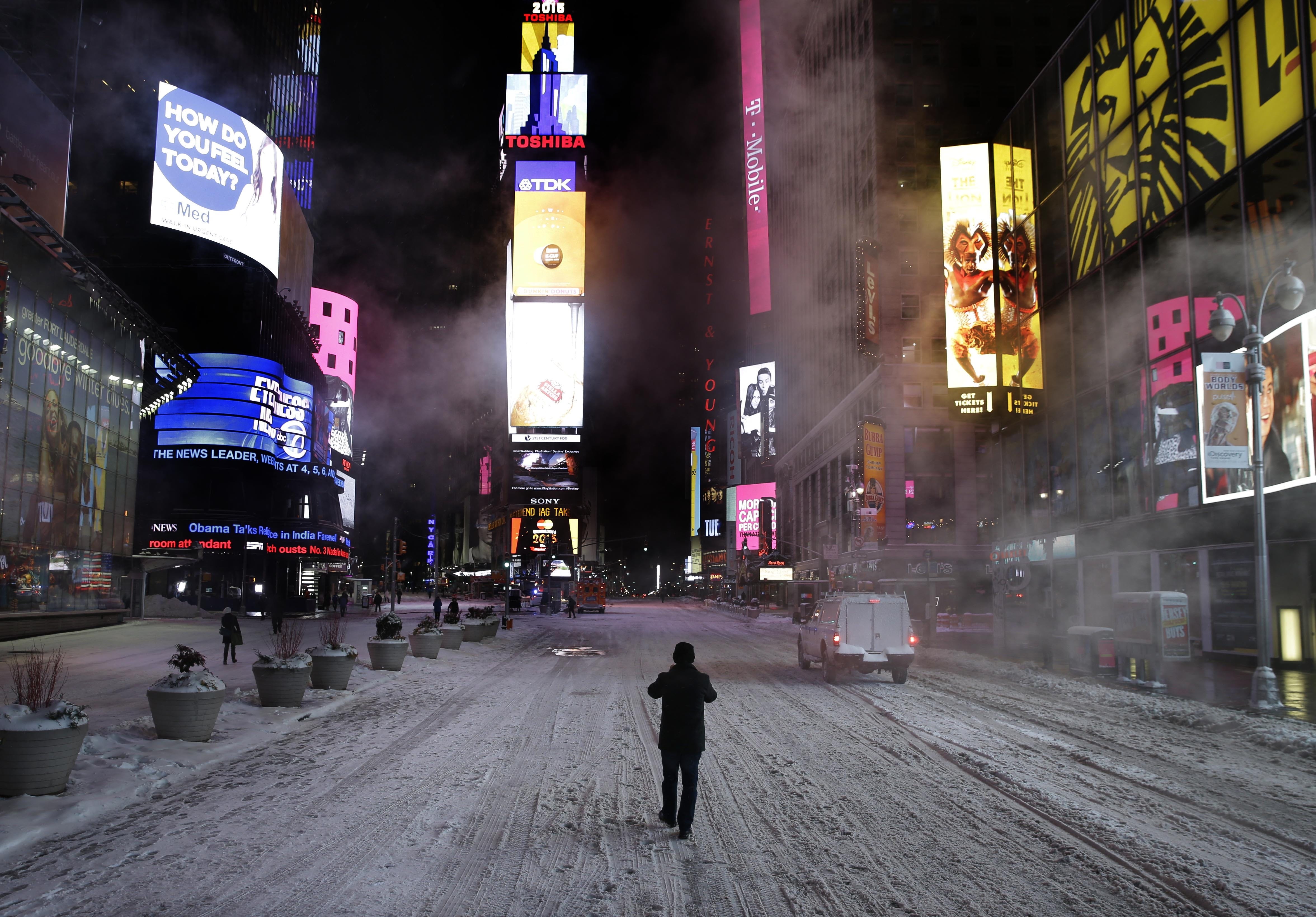Mighty storm hammers Northeast; NYC dodges bullet