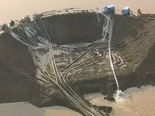 Aerial view of the dam in Midlothian, Texas on May 27, 2015 (Photo: WFAA)