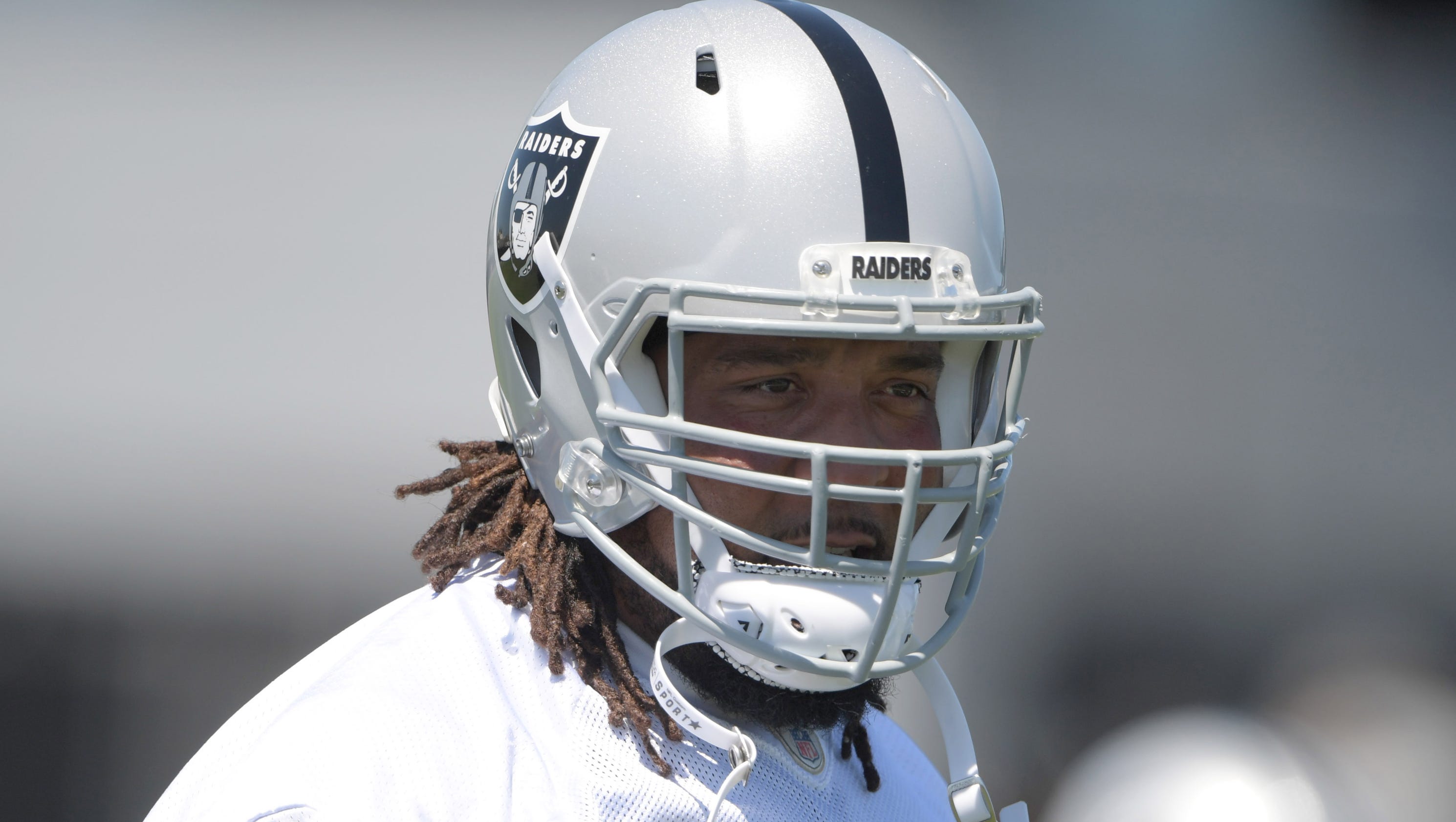 Raiders' Donald Penn, wife dispute domestic violence report, but police name him a suspect