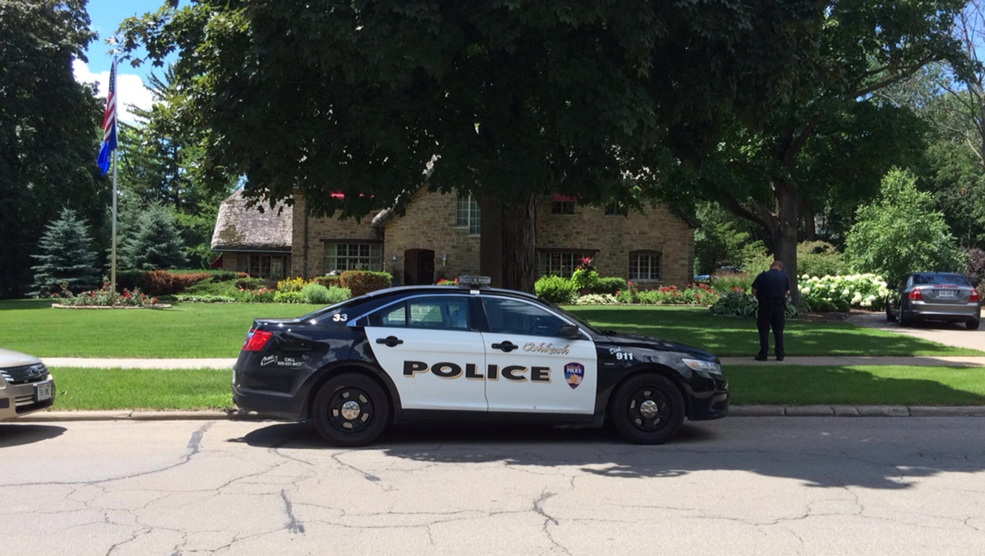 Oshkosh police arrest 2 after Algoma Blvd armed robbery