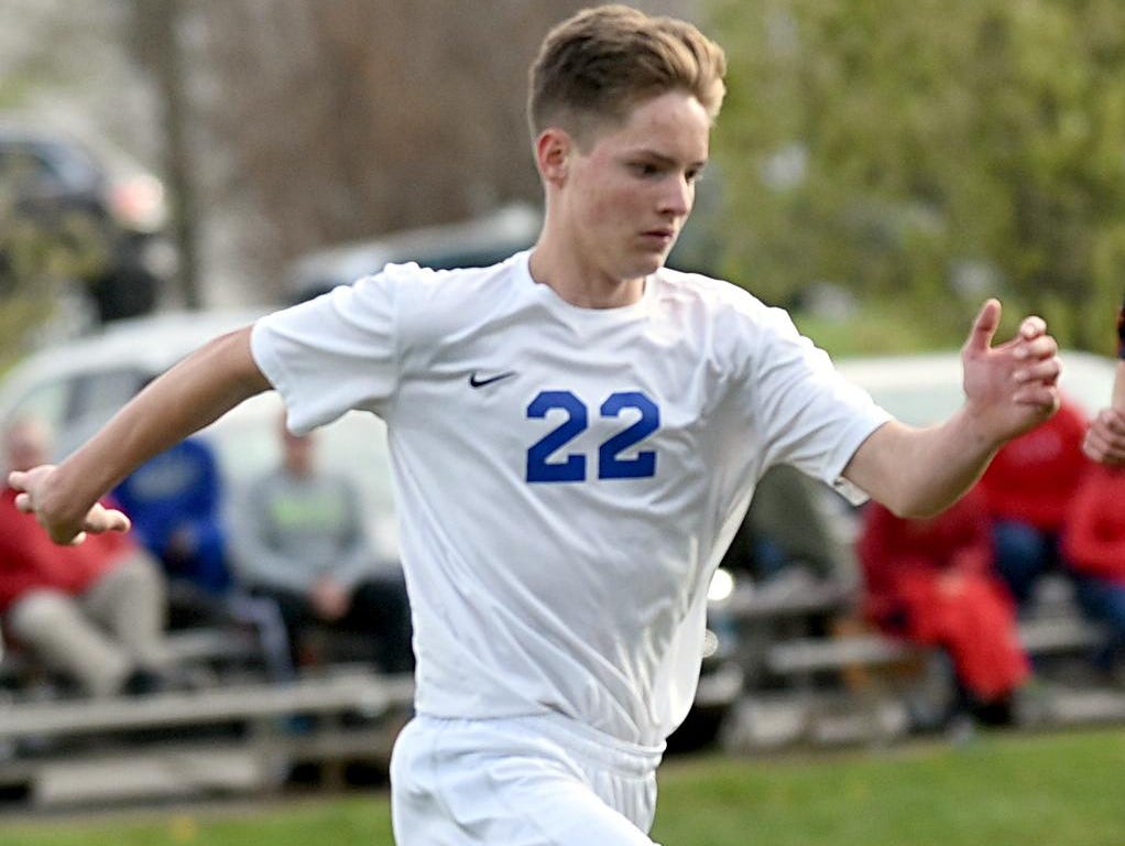 White House High sophomore defender Seth Bumbalough dribbles upfield during first-half action.